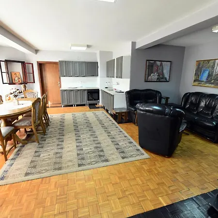 Smestaj Simovic 2 Gostinjska kuća *