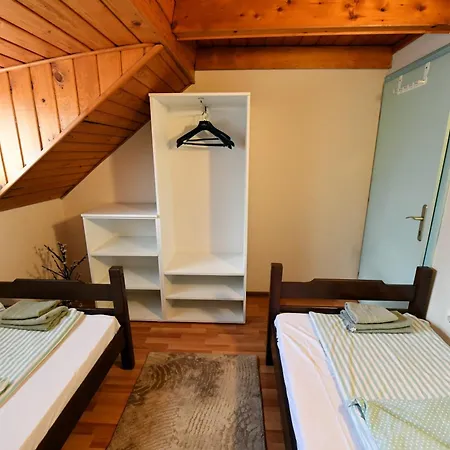 Smestaj Simovic 2 Gostinjska kuća *